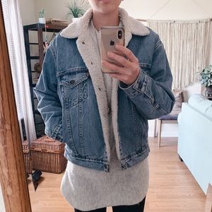 90s Vintage Levi’s Sherpa denim jacket